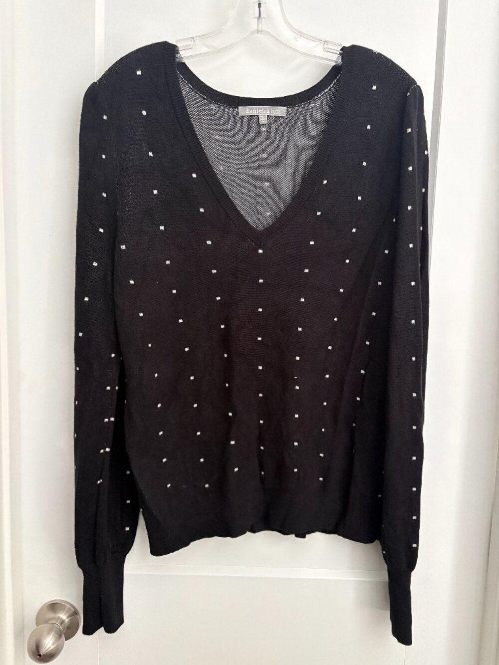 Daniel Rainn Black V-Neck Puff Sleeve Sweater – XL- pre-owned